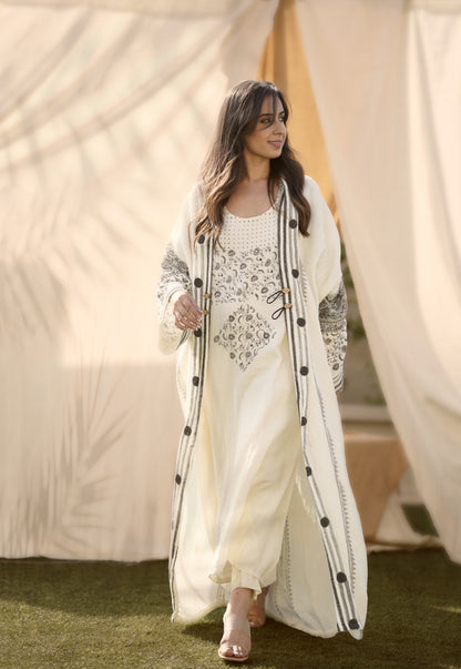 Classic Monochrome Anaya