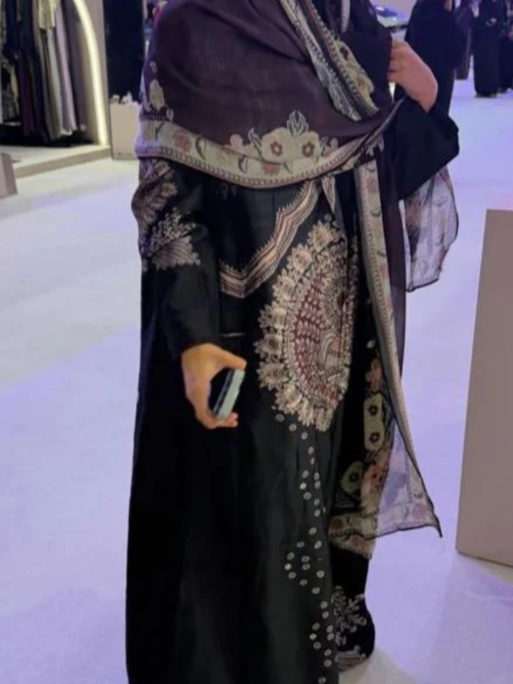 عباية بليزر بنفسجية